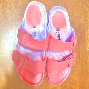 Birkenstock Women’s Arizona Footbed Sandals.  Size 9.